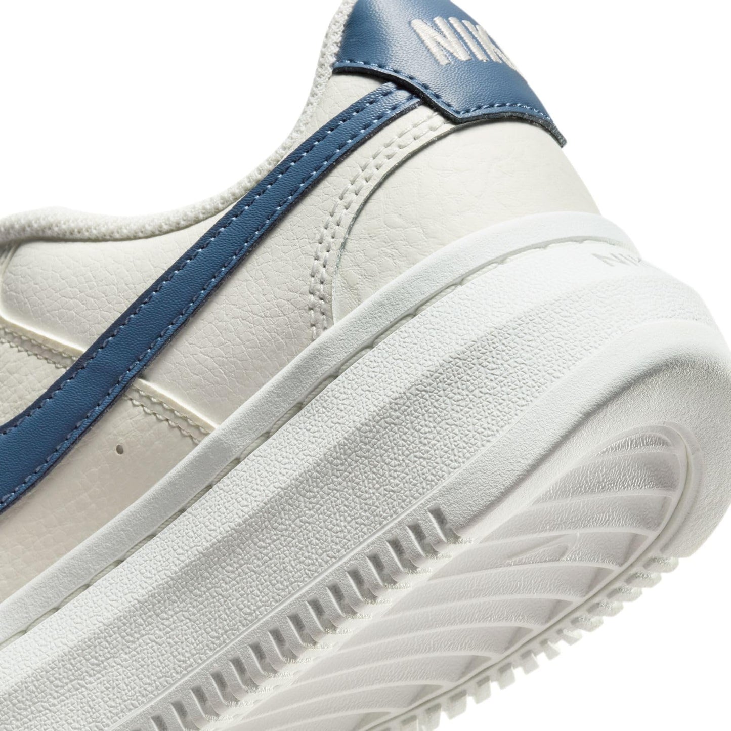 Nike Women's Low-Top platform